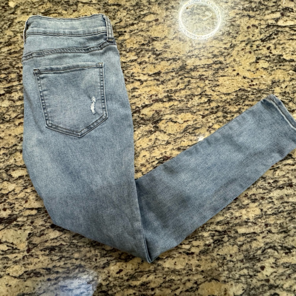 SO distressed high rise skinny
